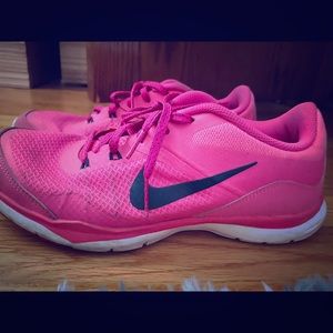 Nike pink shoes
